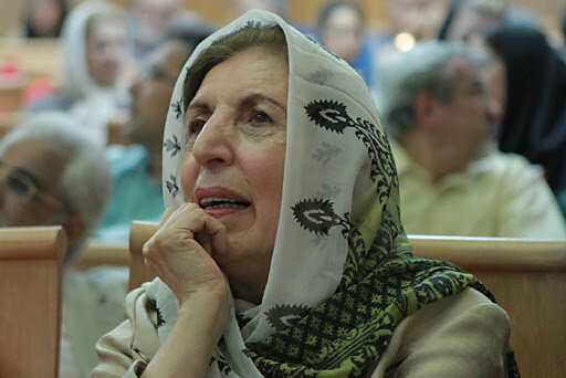 زنی آذری زبان که روی فارسی غیرت دارد
