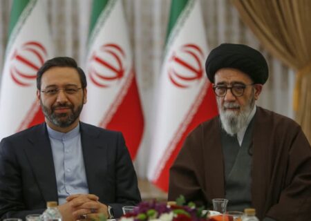 پیام قدردانی نماینده ولی فقیه در استان و استاندار آذربایجان شرقی از حضور گسترده و پرشور مردم استان در انتخابات 11 اسفند