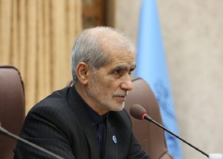 استاد واقعی سیاهی، جهل و نادانی را می‌زداید