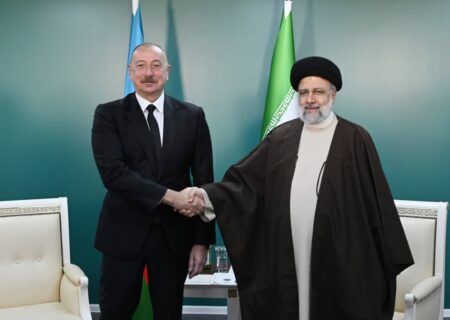 دیدار مهم و تاریخی روسای جمهوری اسلامی ایران و جمهوری آذربایجان در نقطه مرزی دو کشور در حاشیه رود #ارس آغاز شد.