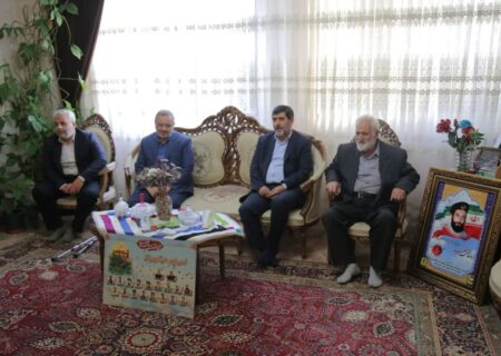 دیدار سرپرست استانداری آذربایجان‌شرقی با خانواده شهید سید عبدالصمد امام پناه