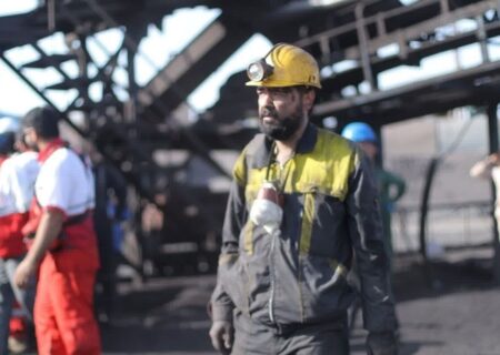 ظفرقندی: وزارت بهداشت به وظایف خود در حادثه معدن طبس عمل کرد
