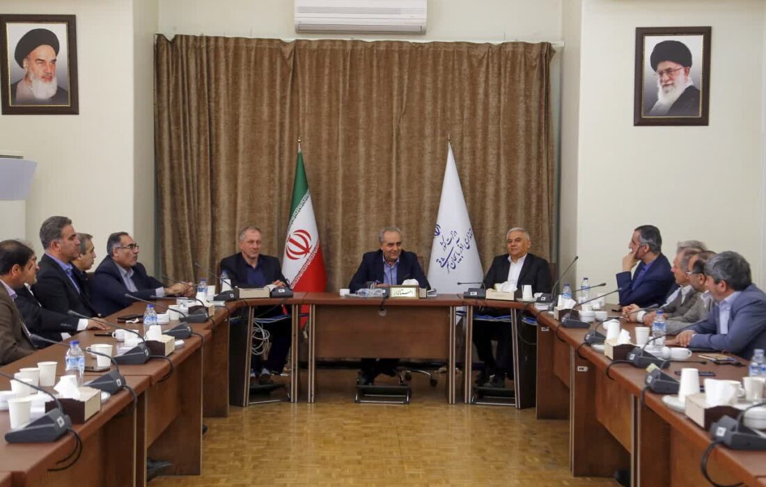 به نظرات و ایده‌های نخبگان دانشگاهی نیاز داریم/ از نیروهای جوان و خوش‌فکر استفاده کنیم