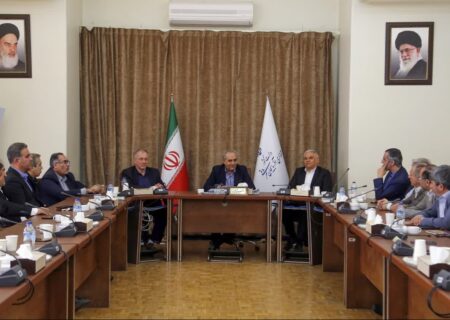 به نظرات و ایده‌های نخبگان دانشگاهی نیاز داریم/ از نیروهای جوان و خوش‌فکر استفاده کنیم