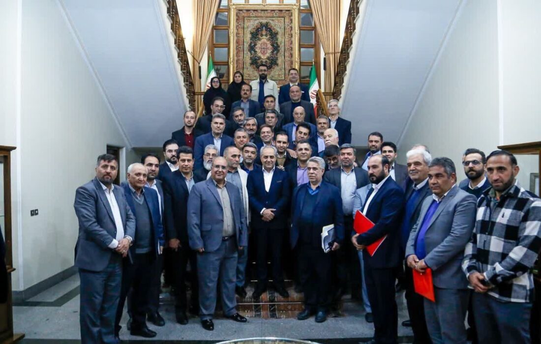 کارگران سنگ بنای تولید هستند/ سهم بانوان استان از کارآفرینی افزایش یابد