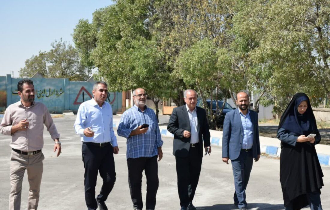 بازدید تیموری، بخشدار خسروشاه و خانم صادق زاده رئیس آموزش و پرورش بخش، از شهر لاهیجان