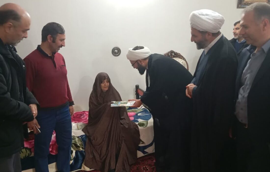 دیدار مسئول حوزه نمایندگی ولی‌فقیه در جهاد کشاورزی آذربایجان شرقی با خانواده شهید محمود فلاحی