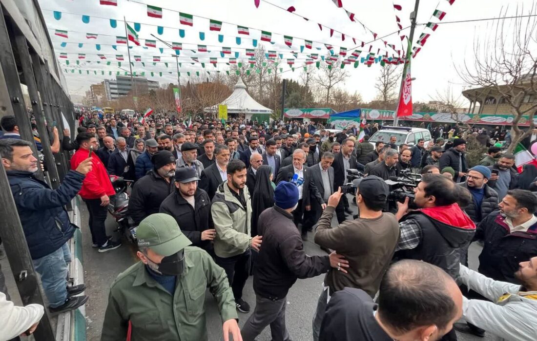 حضور رئیس جمهور و مسئولان کشور در راهپیمایی ۲۲ بهمن