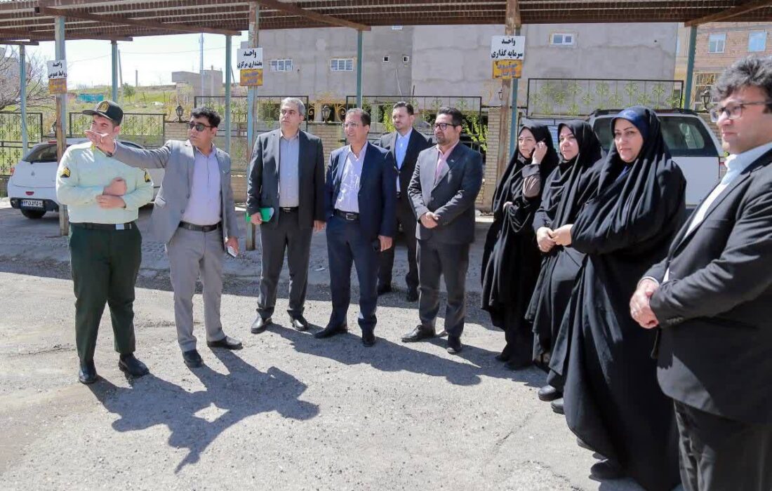 بازدید معاون توسعه منابع انسانی از واحد‌های مختلف فرمانداری و بخشداری‌های هشترود