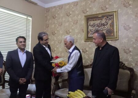 معاون سیاسی اجتماعی استاندار آذربایجان شرقی از دو معلم پیشکسوت شهرستان میانه تجلیل کرد