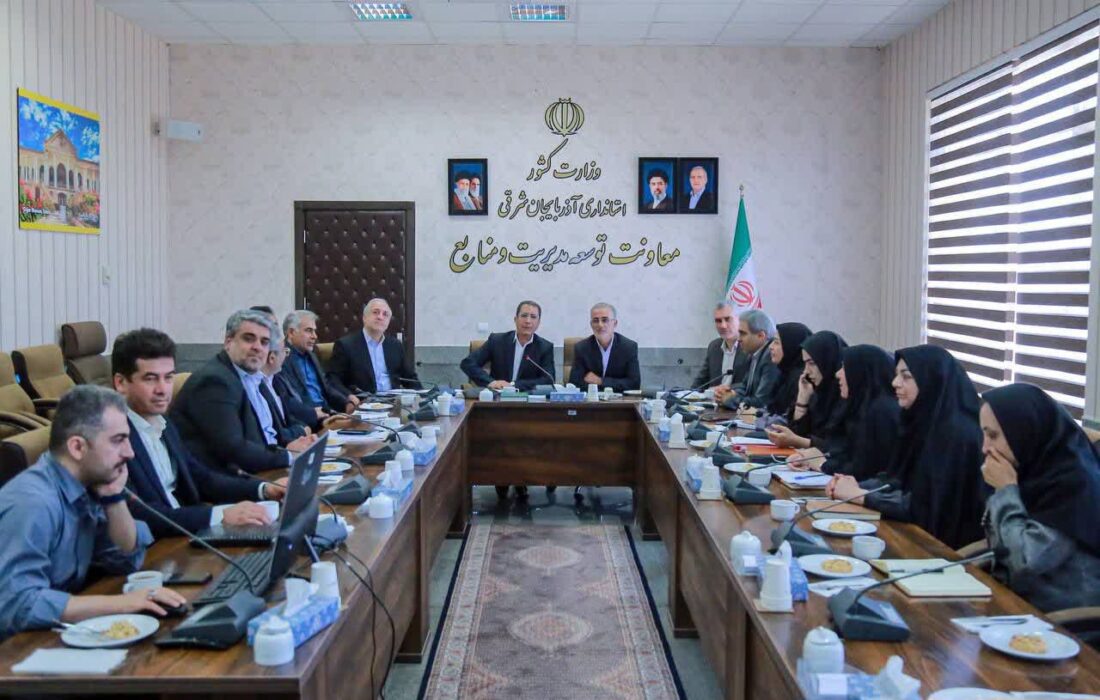 اولین جلسه کارگروه شماره ۵ منطقه ای وزارت کشور (رفاه و پشتیبانی) به میزیانی استانداری آذربایجان شرقی و با حضور دستیار و مسئول هماهنگی معاونت توسعه مدیریت و منابع وزارت کشور و معاونین منابع توسعه و مدیریت استان های آذربایجان غربی، اردبیل و زنجان برگزار شد.