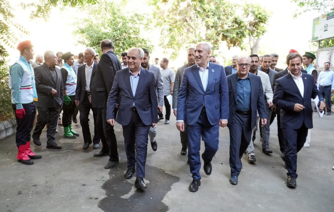 بازدید معاون رئیس‌جمهور و رئیسِ سازمان برنامه و بودجۀ کشور و استاندار آذربایجان شرقی از دبیرستان ماندگار فردوسی تبریز