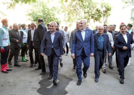بازدید معاون رئیس‌جمهور و رئیسِ سازمان برنامه و بودجۀ کشور و استاندار آذربایجان شرقی از دبیرستان ماندگار فردوسی تبریز
