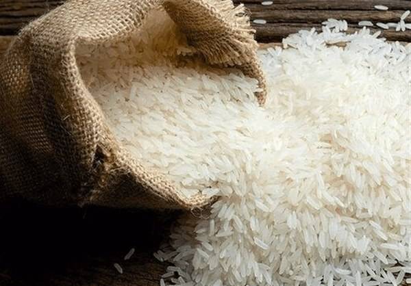 کشف ۱۵ هزار کیلوگرم برنج پاکستانی در انباری در تبریز با بسته‌بندی برند ایرانی